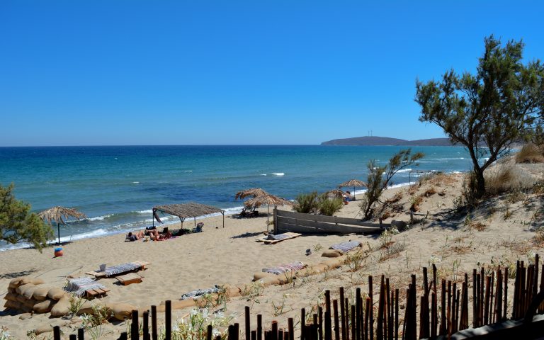 Κοκκινόβραχος παραλία travelshare.gr