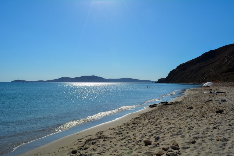 Παρθενόμυτος παραλία στη Λήμνο travelshare.gr