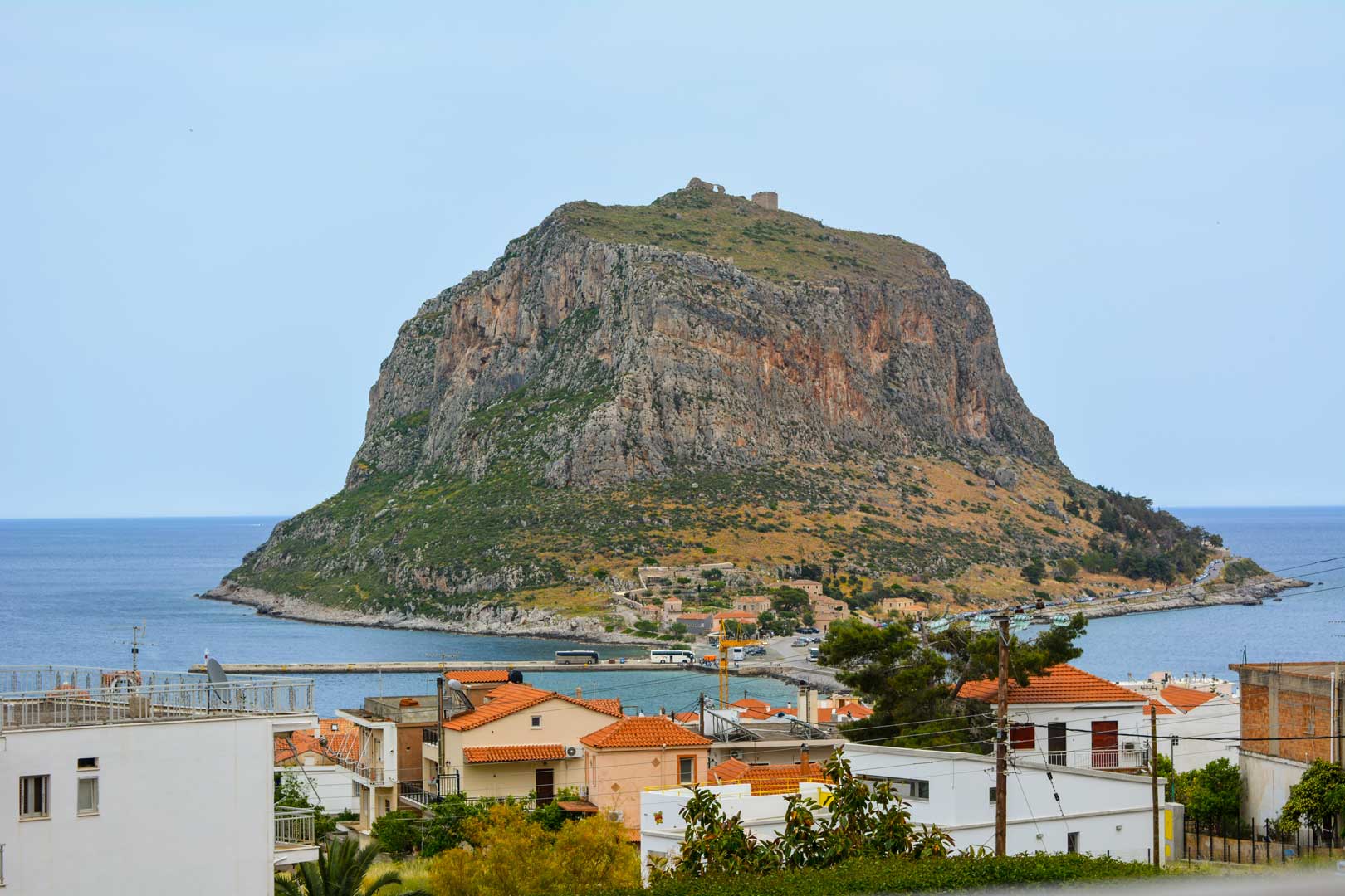 θέα στο βράχο της Μονεμβασιάς travelshare.gr