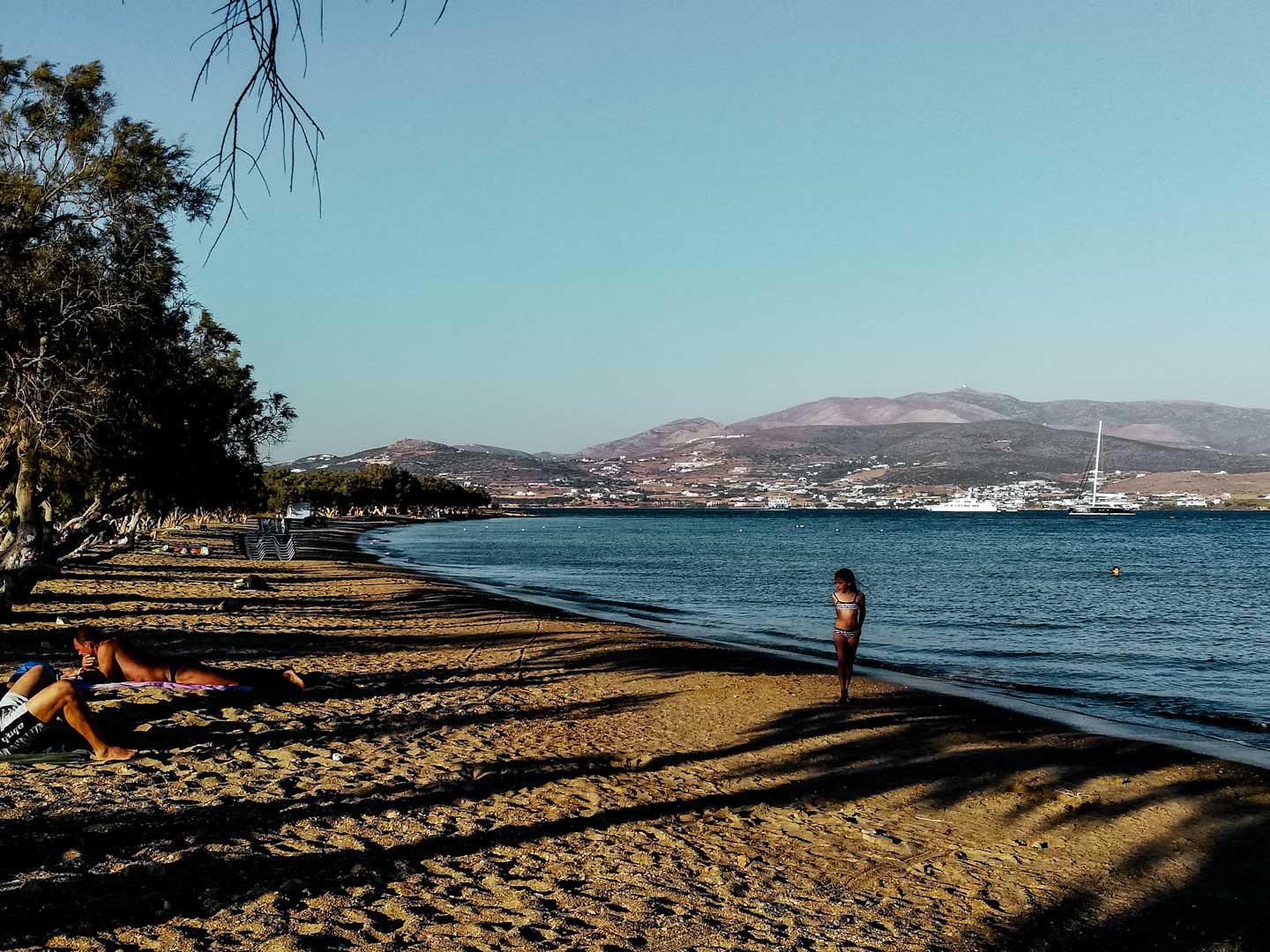 Αντίπαρος παραλία Ψαραλυκή - travelshare.gr