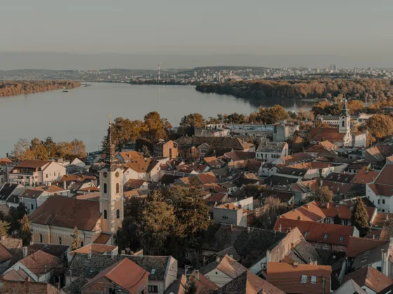 aerial view of city buildings during daytime που να μείνετε στο Βελιγράδι